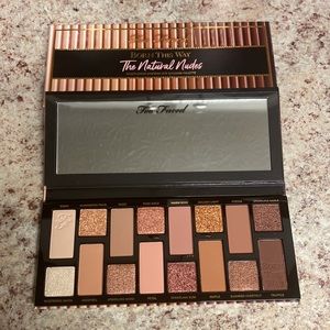 Too Faced Born This Way- The Natural Nudes Eyeshadow Palette